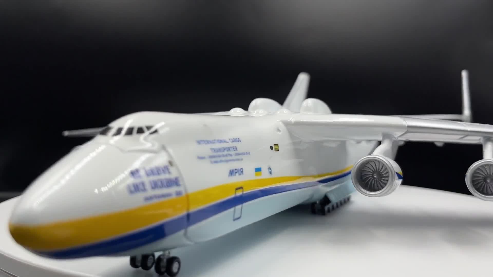 アントノフ An-225 ムリーヤ 1:200 レジン製航空機モデル（サイン入り