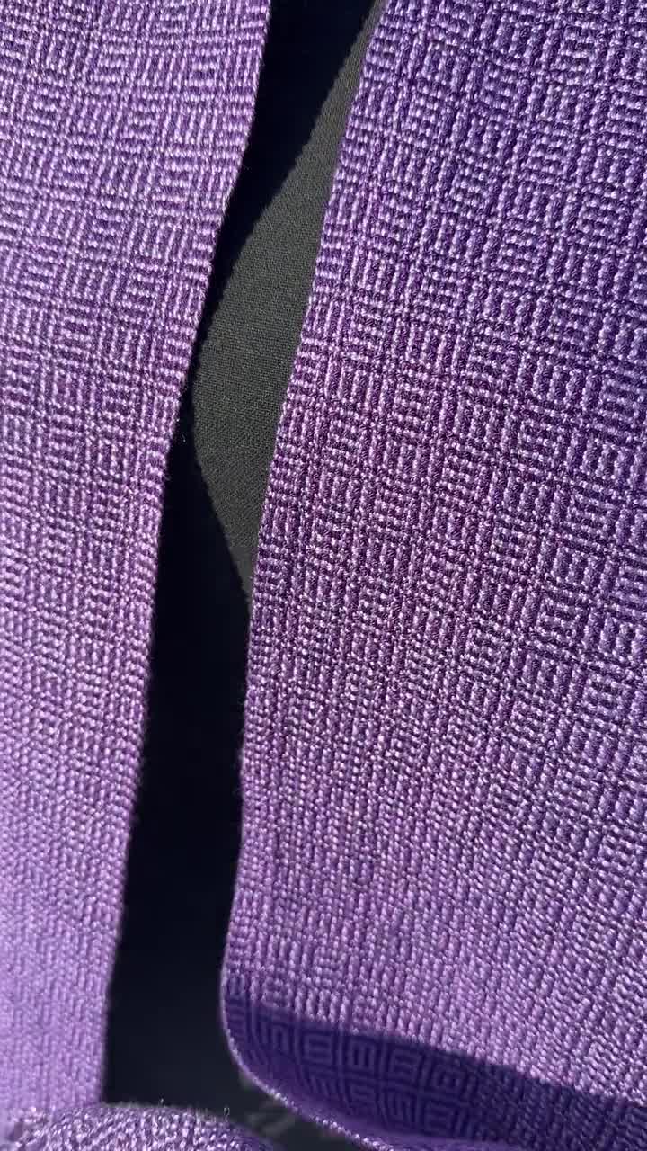 Bufanda de tencel morada tejida a mano video poster