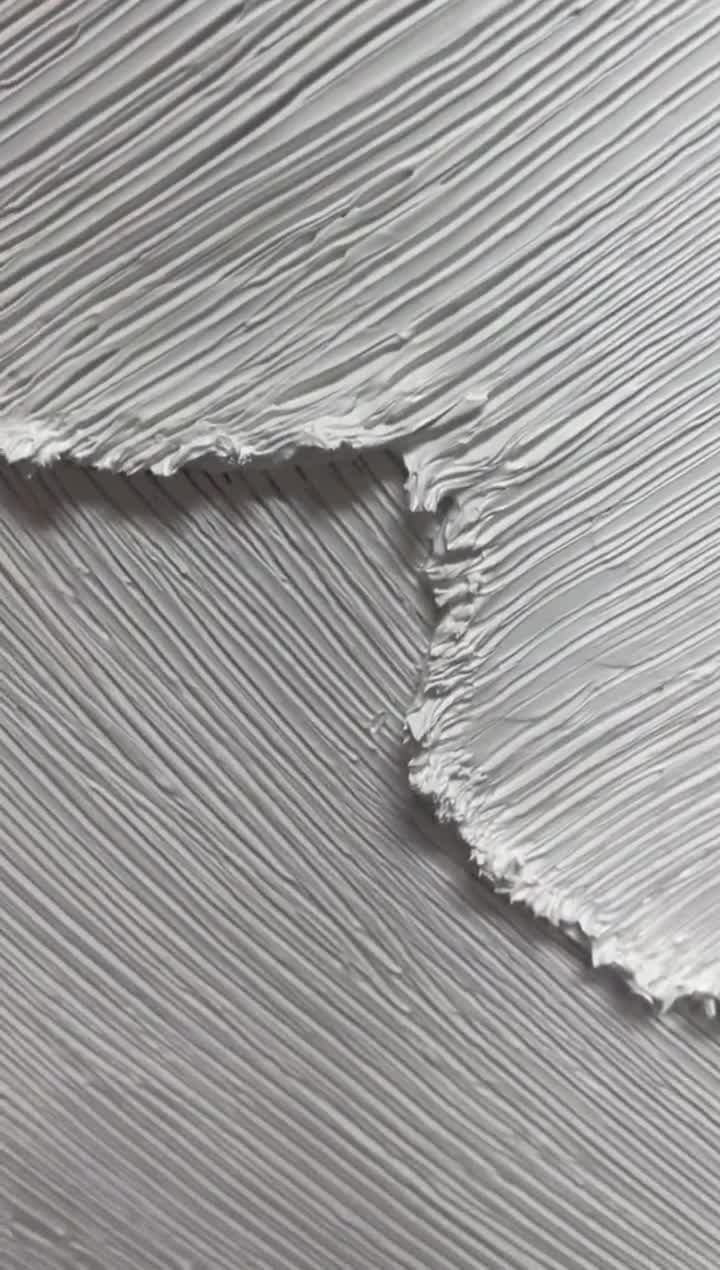 海の画廊「白　調」 大規模な海景画、白い立体的な質感の壁画、抽象的な石膏の波の絵