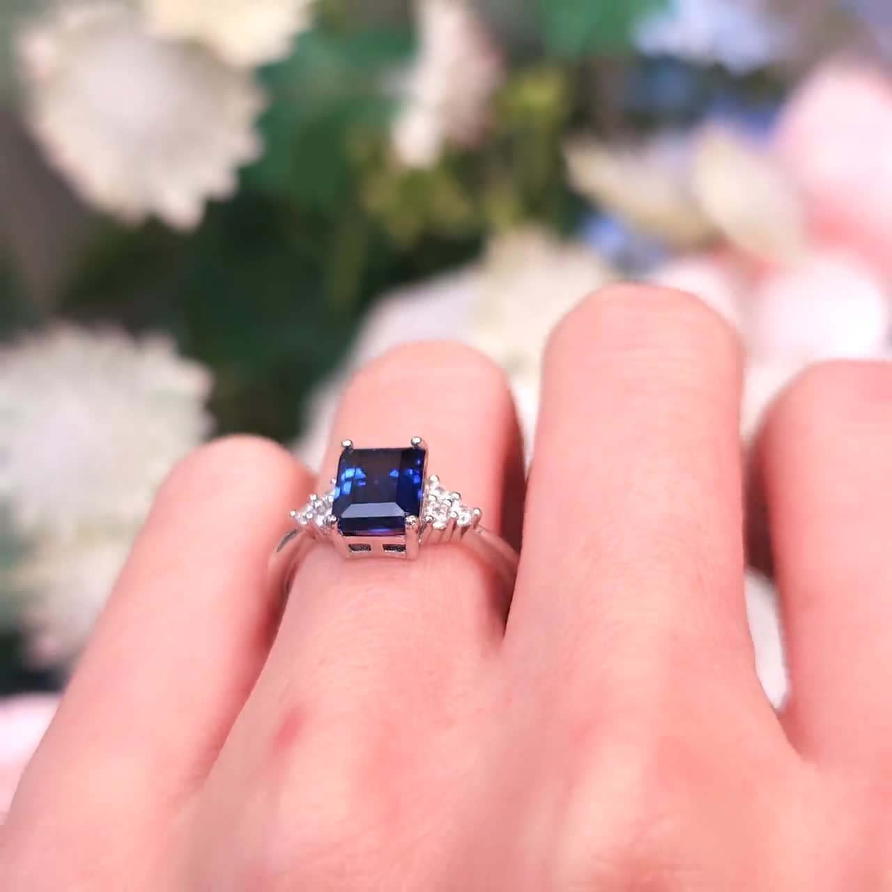 エメラルドカットサファイア婚約指輪、2カラット 6×8mm長方形 天然ラボ