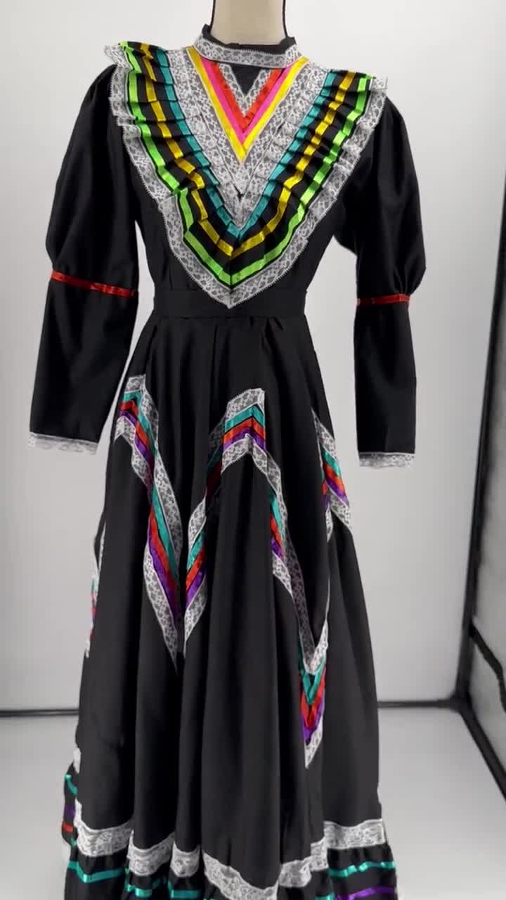黒の伝統的なハリスコ風ワンピースドレス - メキシコの民族衣装