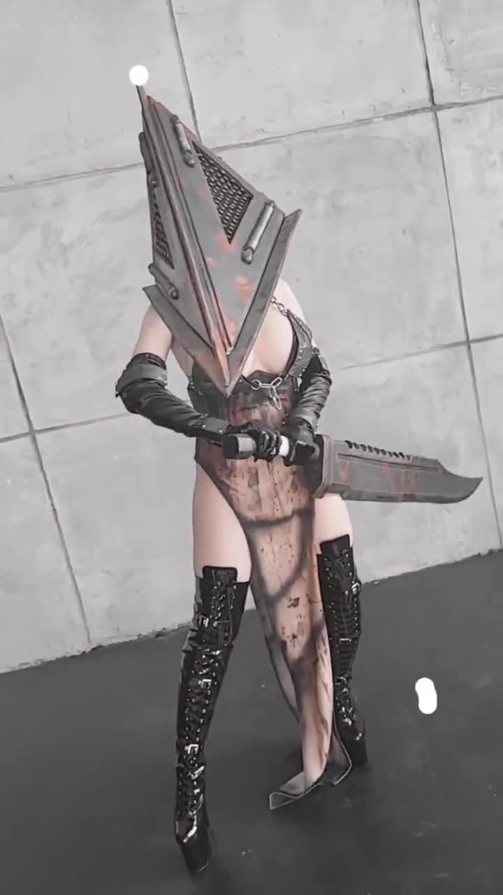 Self] Pyramid Head Cosplay w/ New Sword : r/silenthill