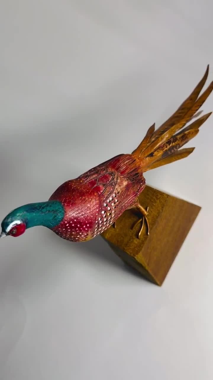 手彫りのキジの彫刻、精巧な鳥の置物、銅製の尾、野生動物のアート