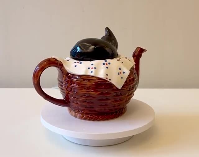 Tony Carter Teapot With Black Cat – Vintage English Pottery Cat