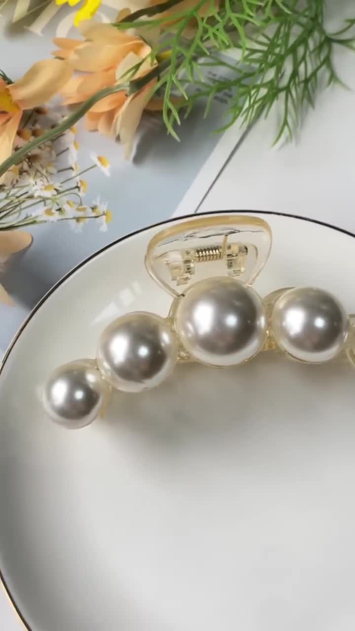 Girls Elegant Fashionable Pearls Hair Clips - Online Furniture