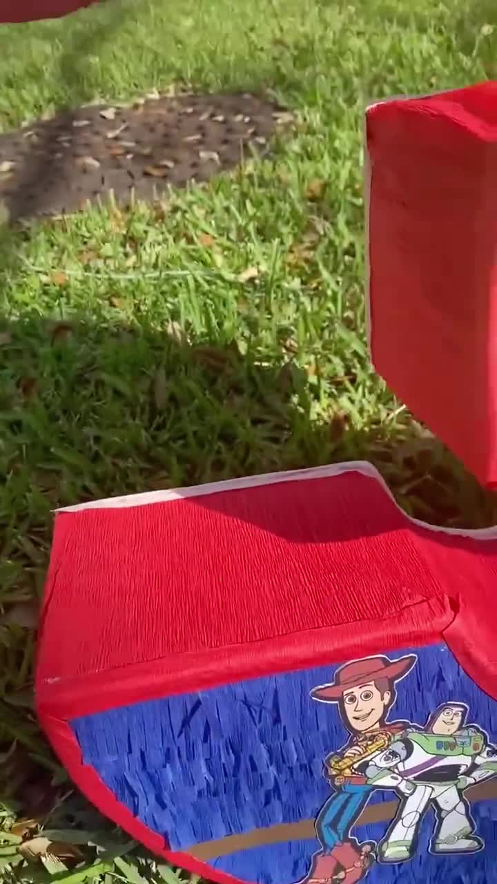 Piñata con número de Jessie, temática de Toy Story video poster