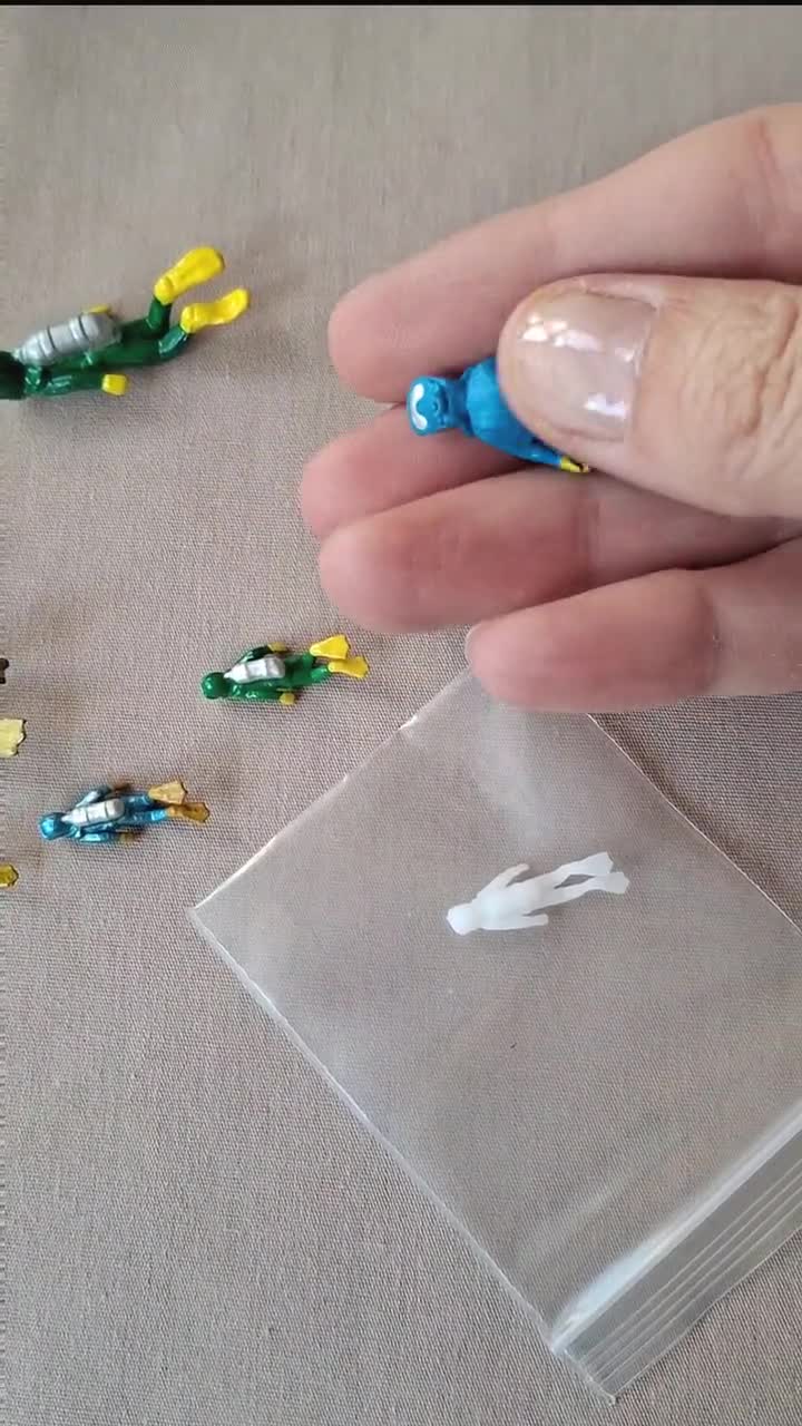 ミニチュア・スキューバダイバーフィギュア：海洋探検家モデル（2cm