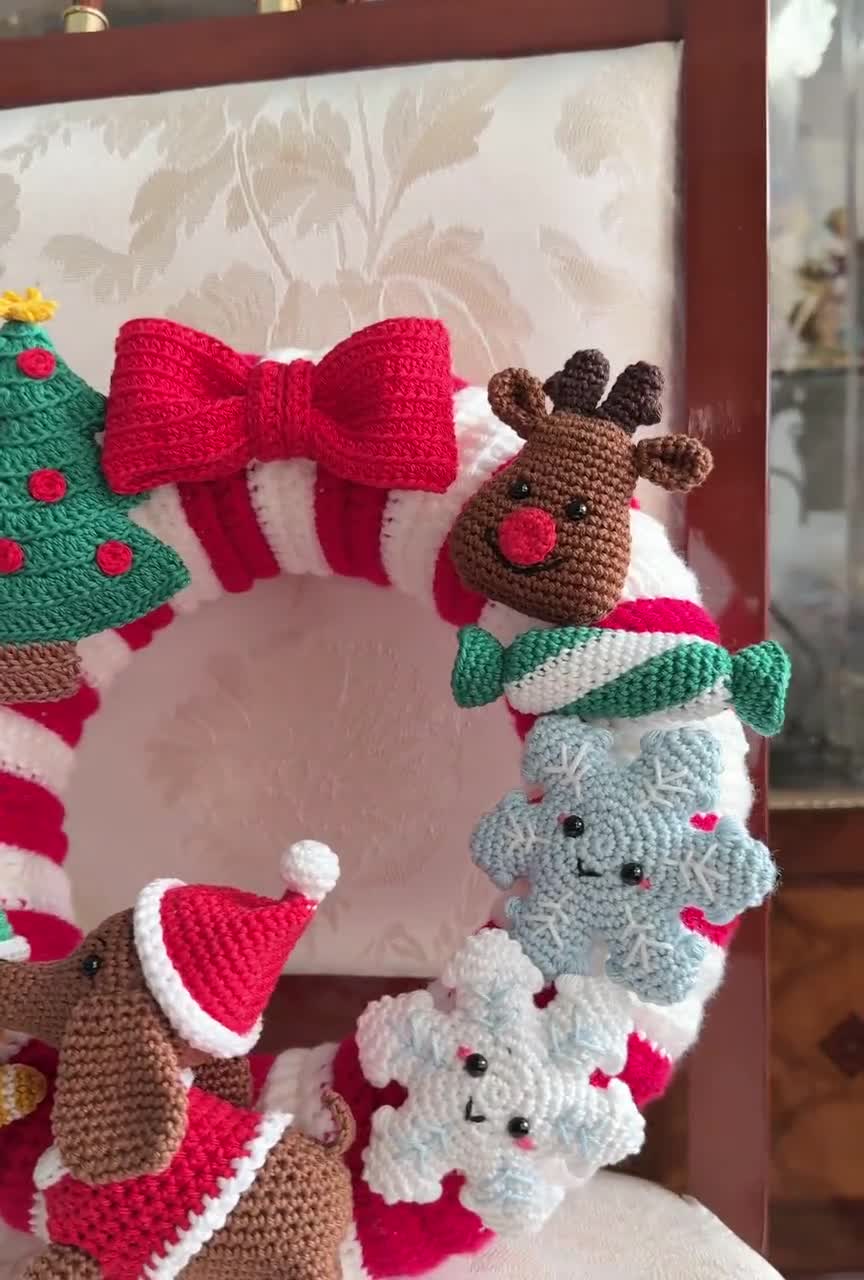 Crochet Christmas Wreath With Dog, Gingerbread and Snowflake