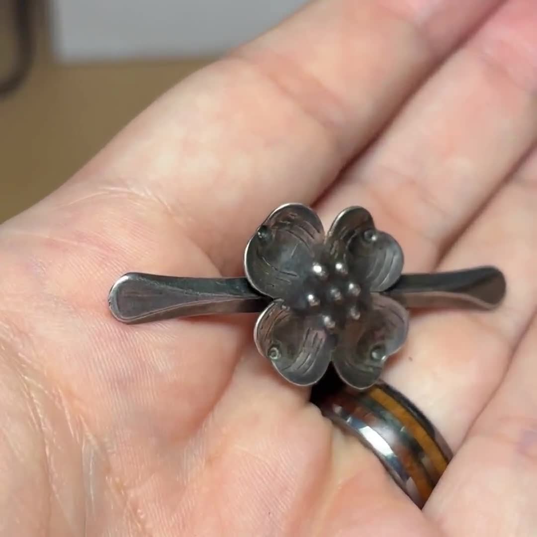 Stuart Nye ハナミズキ モチーフ 大ぶり 華やか 925 シルバー ヴ Stuart NYE ハナミズキ 立体 925 シルバー 米国 ヴィンテージ フ