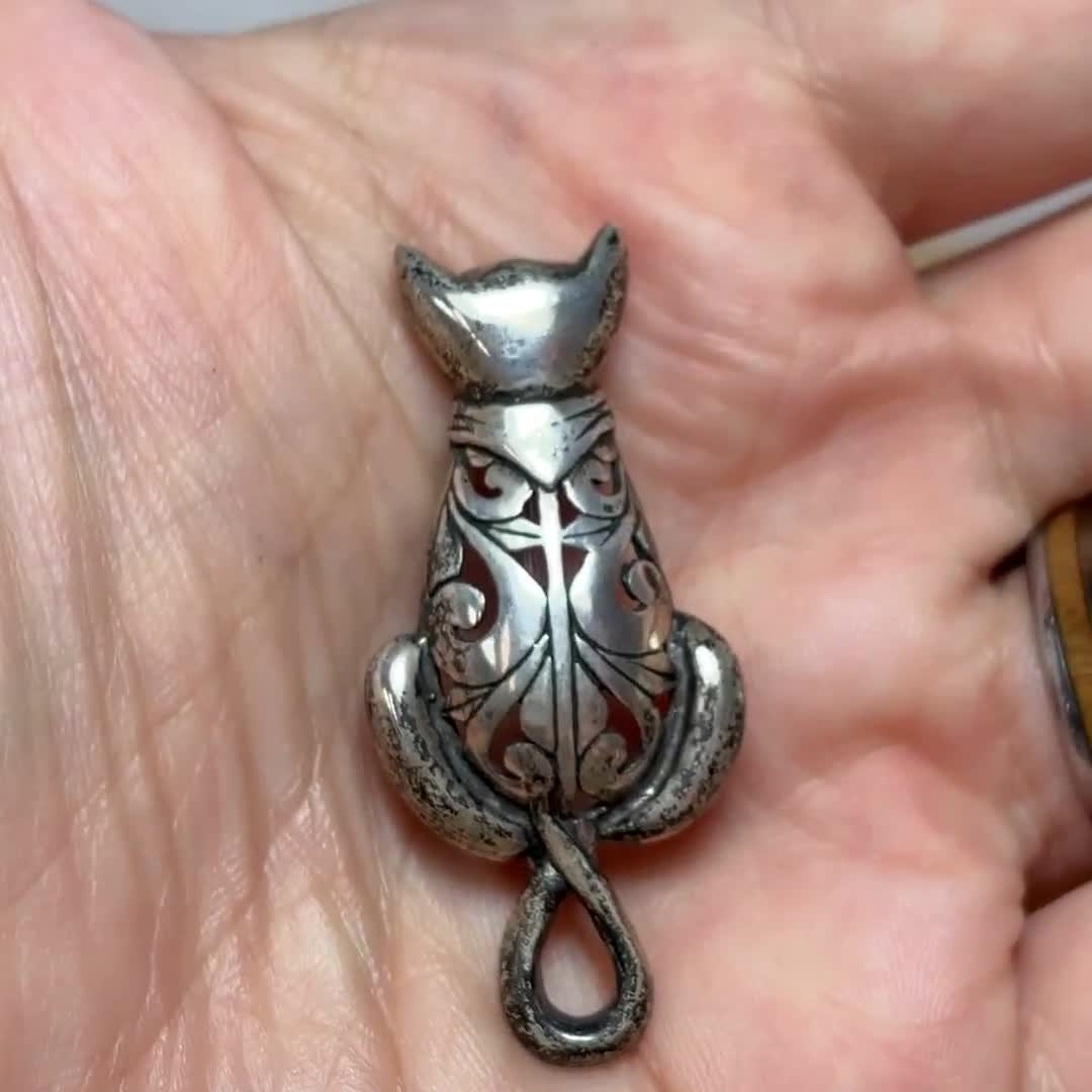 JEZLAINE スターリングシルバー 座る猫 ペイズリーデザイン ブローチ