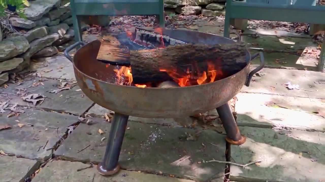 Make your fire pit even warmer with the Swedish torch fire method