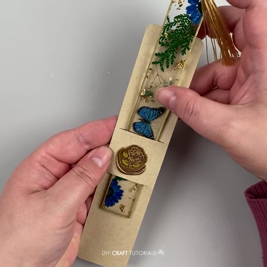 DIY BOOKMARK SLEEVE  Bookmark card, How to make bookmarks, Resin crafts  tutorial