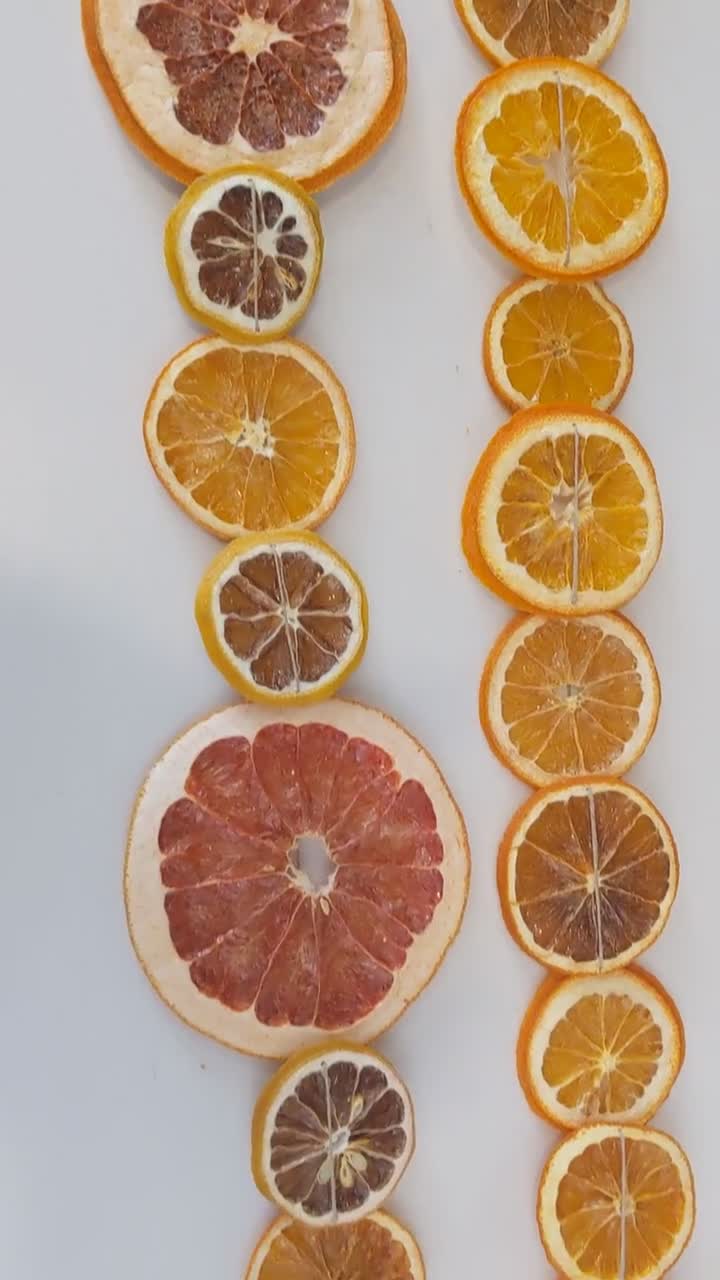 DIY Dried Orange and Cranberry Garland
