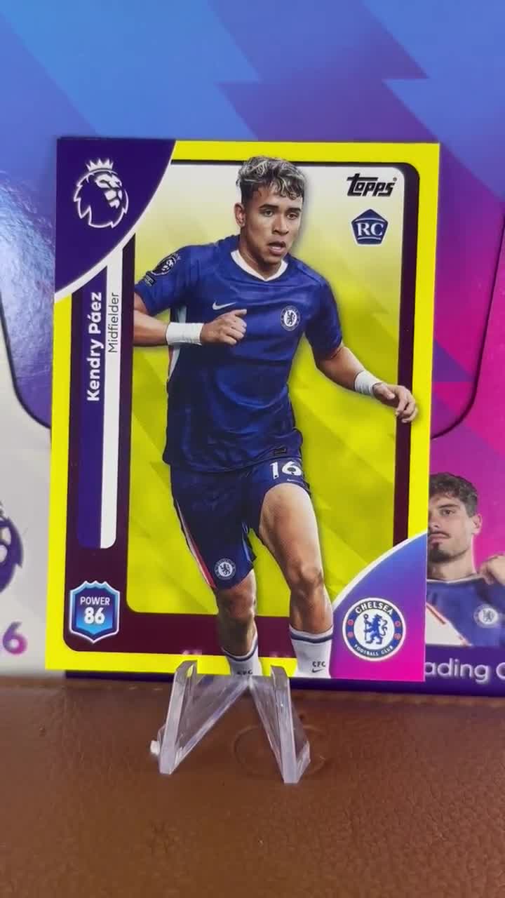 Kendry Páez Rookie Parallel Soccer Card - Topps Premier League