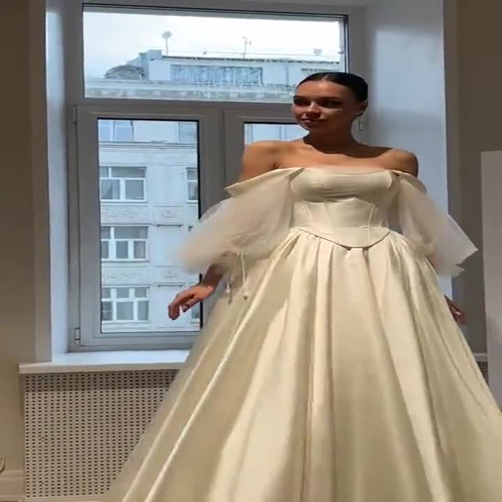 Aline Vintage Style Satin Wedding Dress, Long off the Shoulder Puff Sleeve  Dress Open Back Wedding Dress Bridal Gown Modern Design Train 