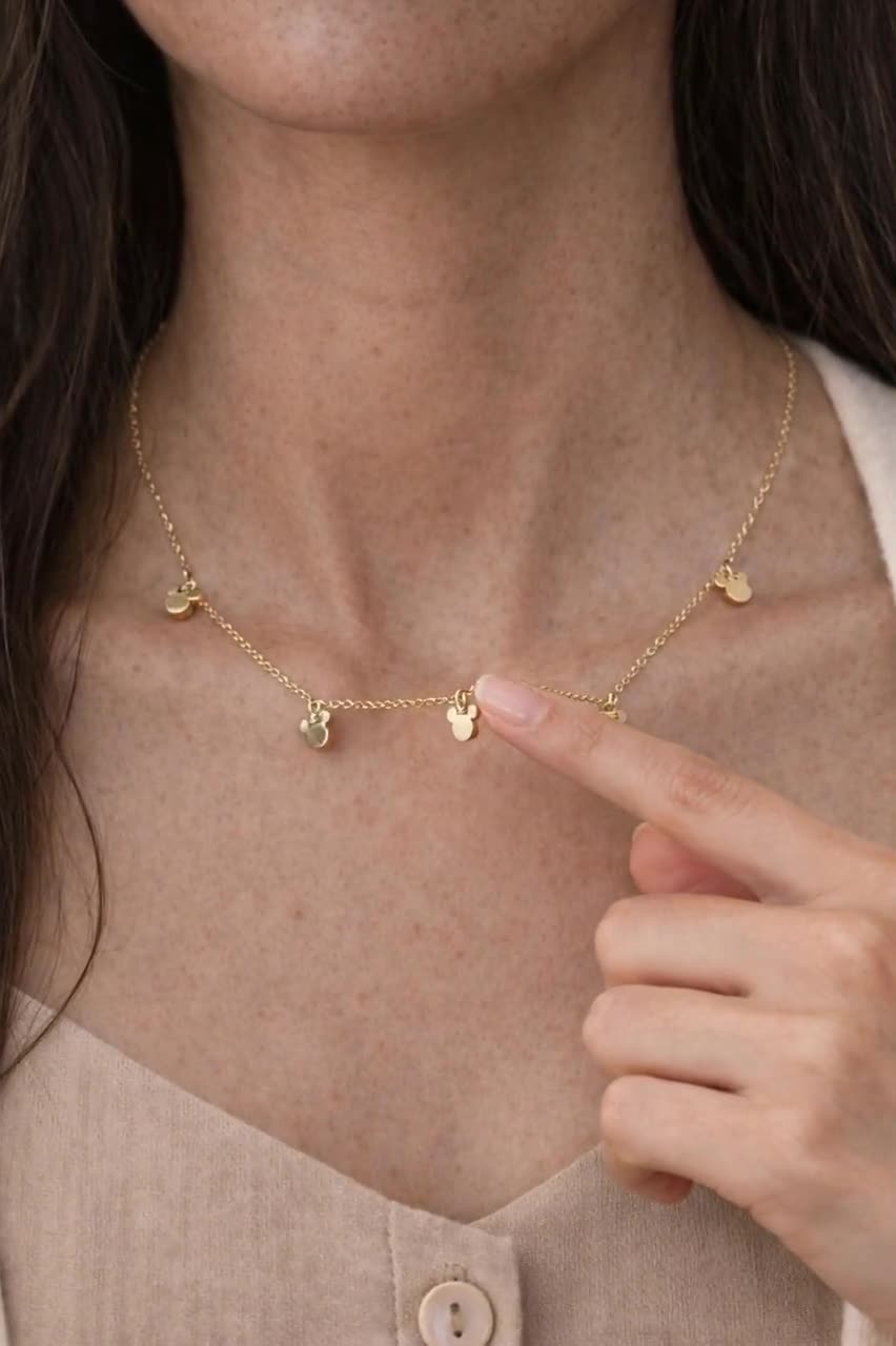 Collar pequeño de Mickey Mouse bañado en oro de 14 quilates video poster