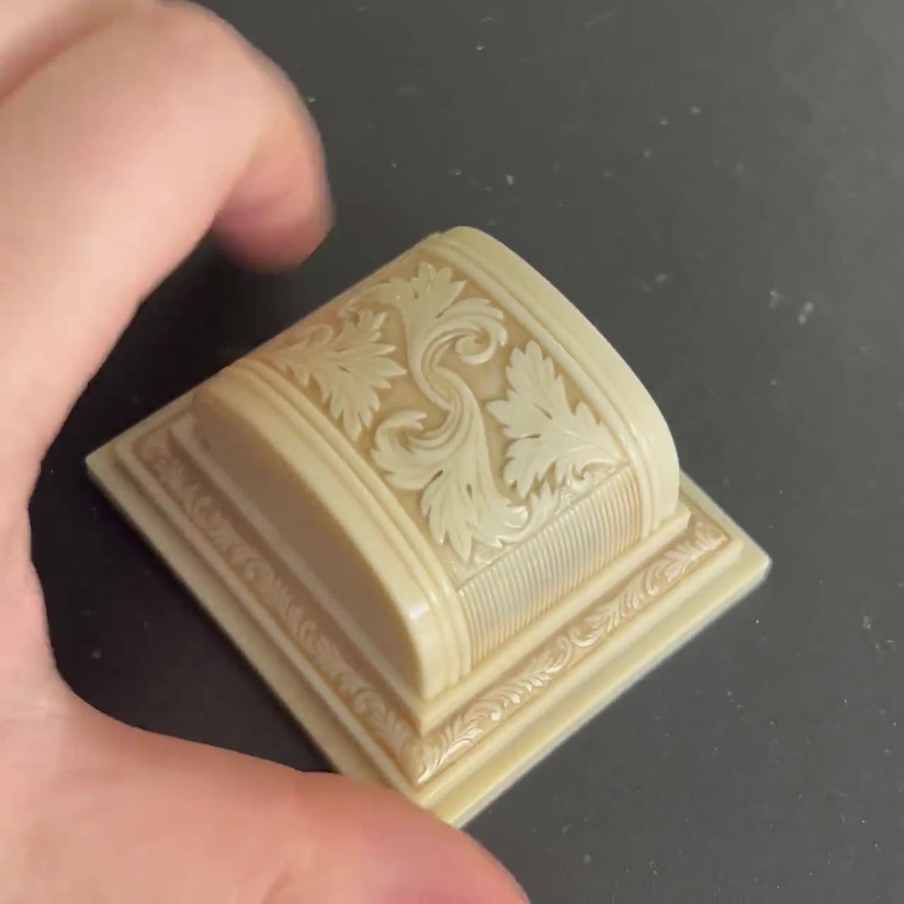 米国ヴィンテージ セルロイド リングボックス Art Deco Embossed Celluloid Engagement Ring Box - 1930's