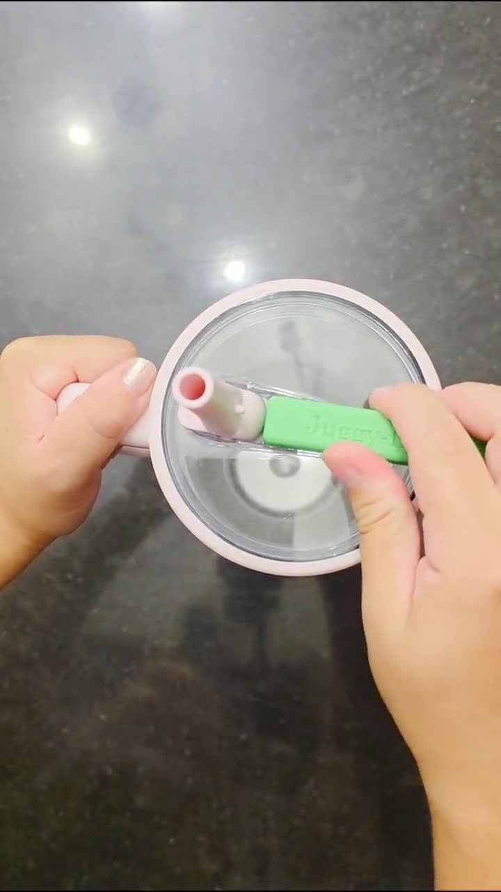 Hydrojug Lid Opener – Juggy-buddy Twist Assist Keychain for