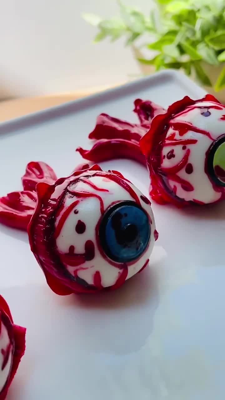 It’s a Killer Birthday Bloody Eyeball Cake Toppers: 3D Horror Party Fondant Decoration for Teen, Tween and Young Adults video poster
