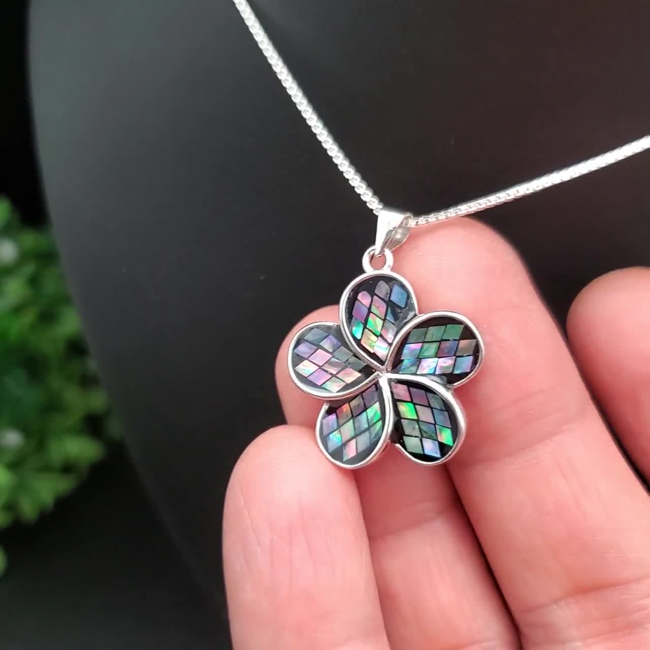 ネックレス・ペンダント fuwari EMV #144 | シルバーチェーン付きアワビの花のインレイネックレス