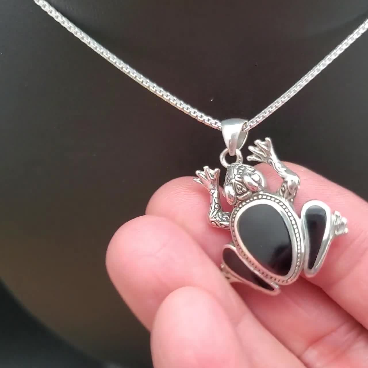 ATS-AYU081 | ブラックオニキスインレイフロッグネックレスペンダント