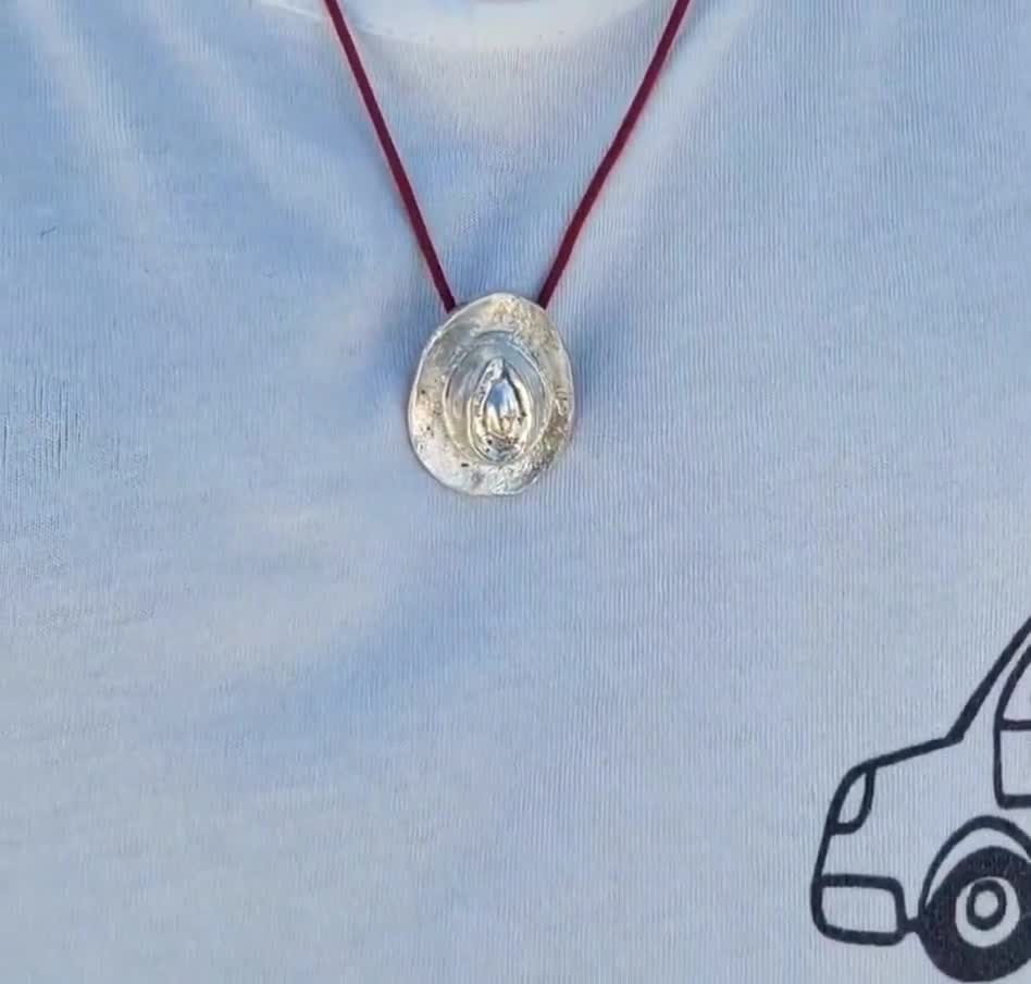 Collana con cappello da cowboy, collana con ciondolo a forma di cappello da cowboy placcato in argento, collana da cowboy, ciondolo da cowboy, ciondolo country western, gioielli da ragazza country