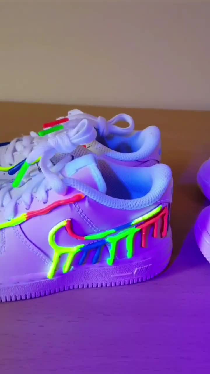 Zapatillas Nike Air Force 1 personalizadas, con goteo de color, diseño 3D personalizado/zapatillas arcoíris con Swoosh, para cumpleaños, bodas, verano, etc. video poster