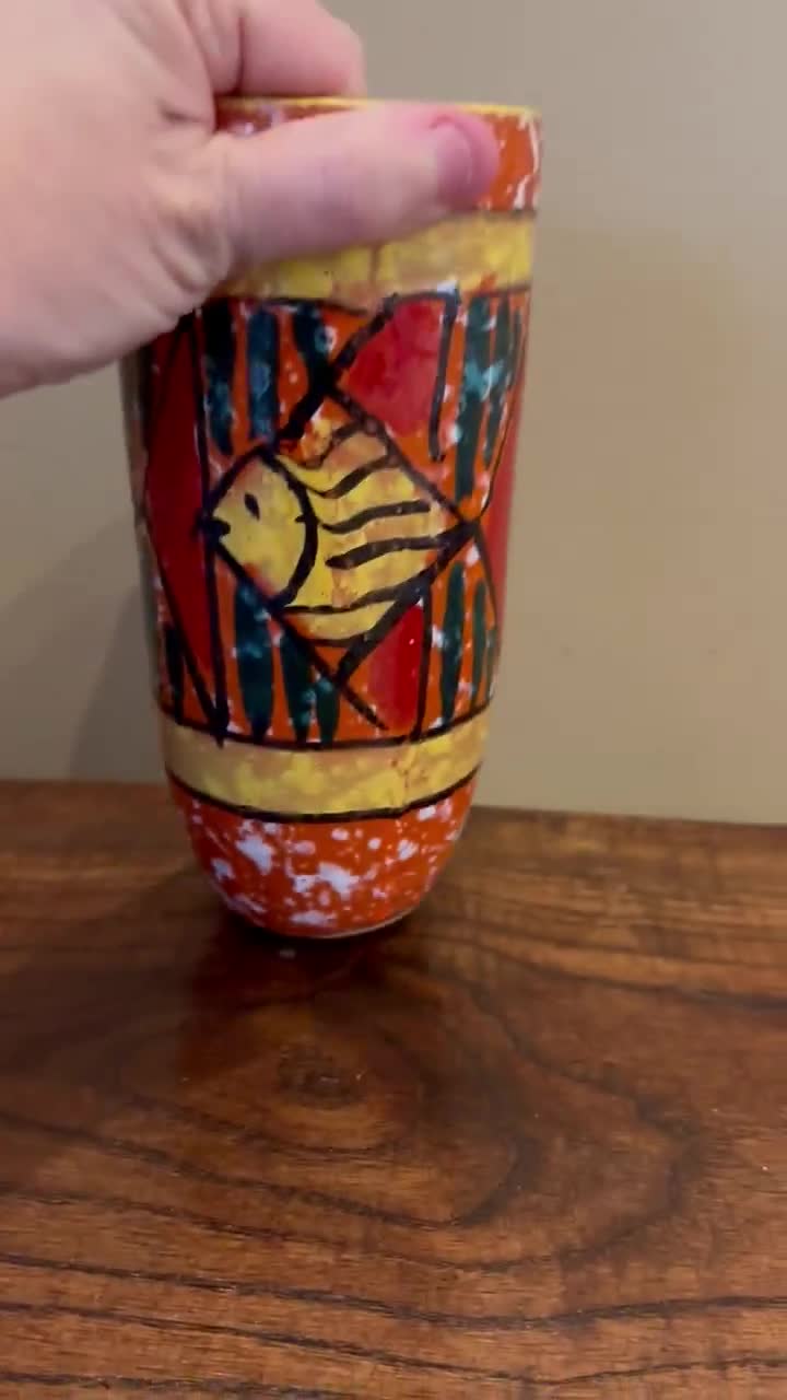 魚のデザインが施されたヴィンテージのイタリア製手描きのオレンジ色の