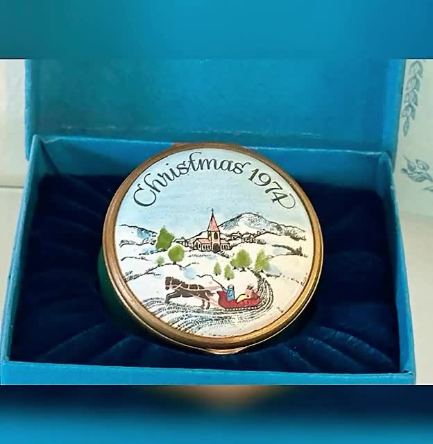 Rare Halcyon Days Enamels Christmas 1974 Pill Trinket Box With Its