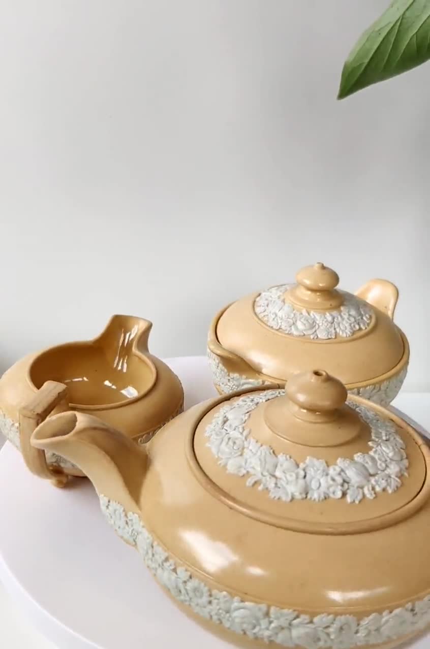 Exclusive Antique Wedgwood Staffordshire Victorian England