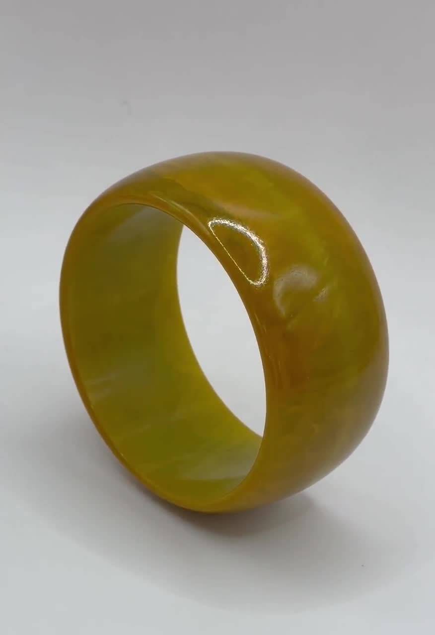 1940年代のヴィンテージ ワイド ベークライト バングル ブレスレット