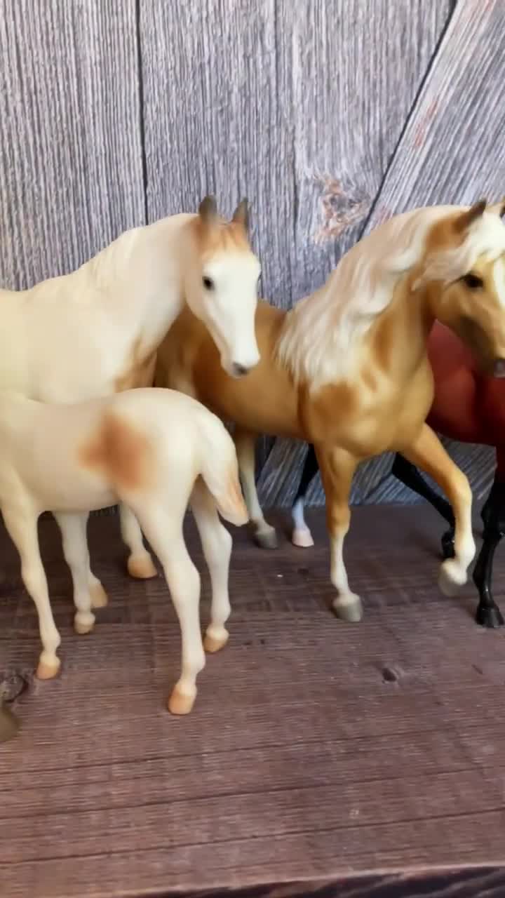 Breyer Medicine Hat Mare and Suckling Foal Thoroughbred Vintage