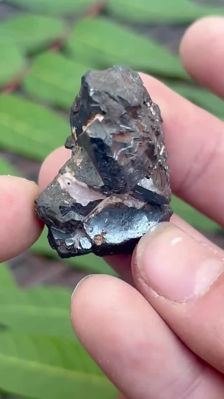 ユタ州産の八面体マグネタイト原石 | 天然マグネタイト標本