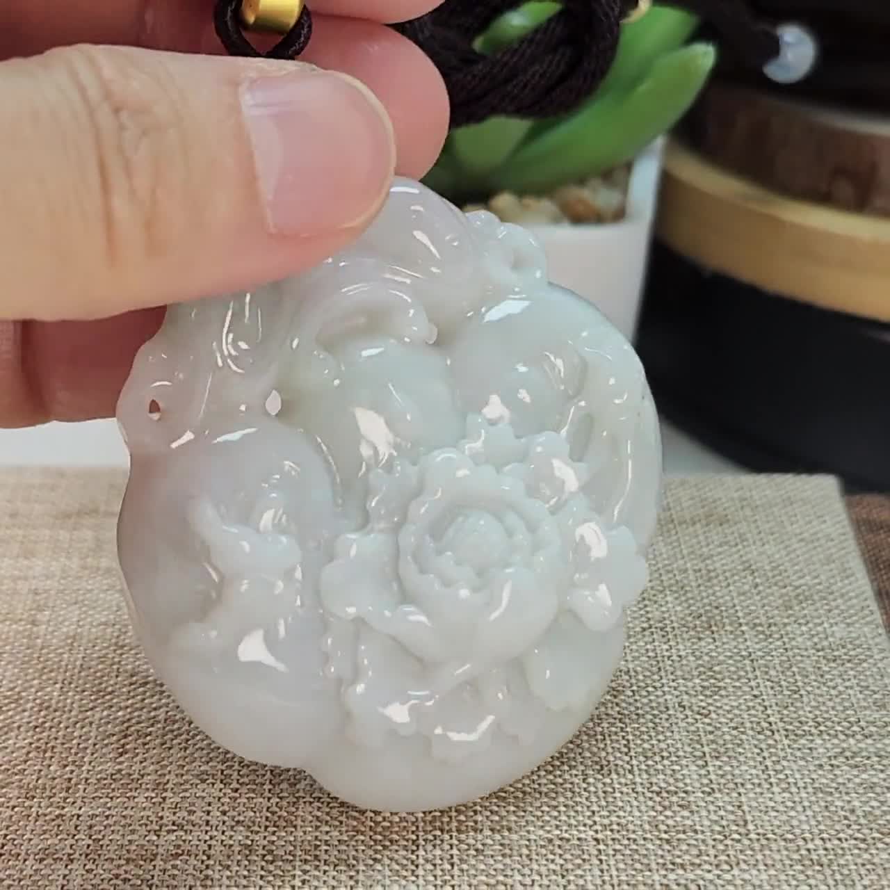 グレードA翡翠の花と鳥の花開富貴未処理天然翡翠ペンダントと美しい