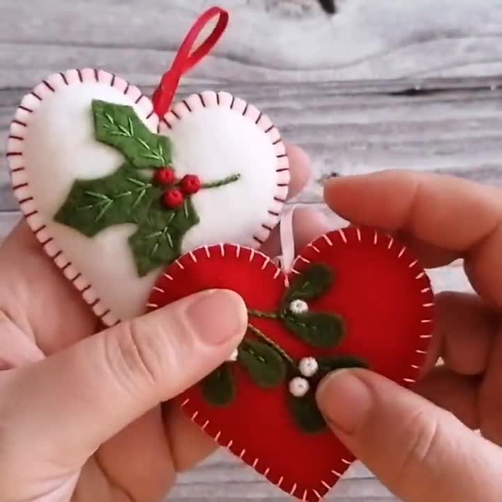 Tessuto Misto Cotone Per Arredo Natalizio A Fantasia Con Vischio E Palle Di Natale Rosso Verde Bianco - Foto 3