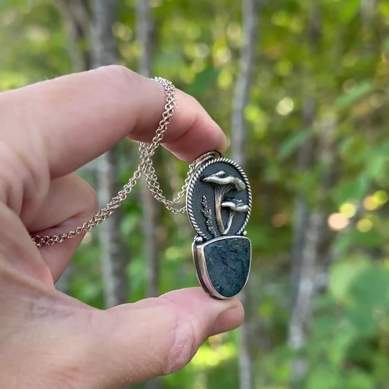 Collana in argento placcato oro con agata muschiata