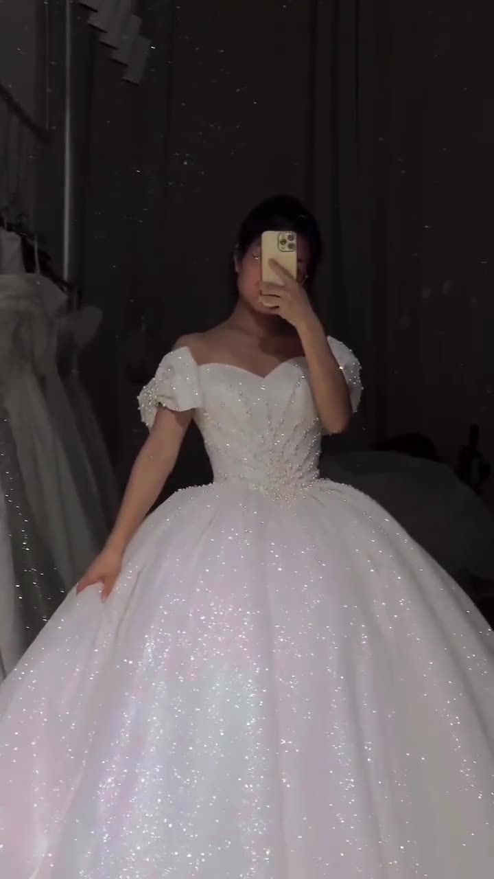 Luxury Sparkly Princess Wedding Dress - Ball Gown - Beadings - Swarovski Crystals - Off the shoulder - Sweetheart- Glitter Dress Luxury Sparkly Princess Wedding Dress - Ball Gown - Beadings - Swarovski Crystals - Off the shoulder - Sweetheart- Glitter Dress