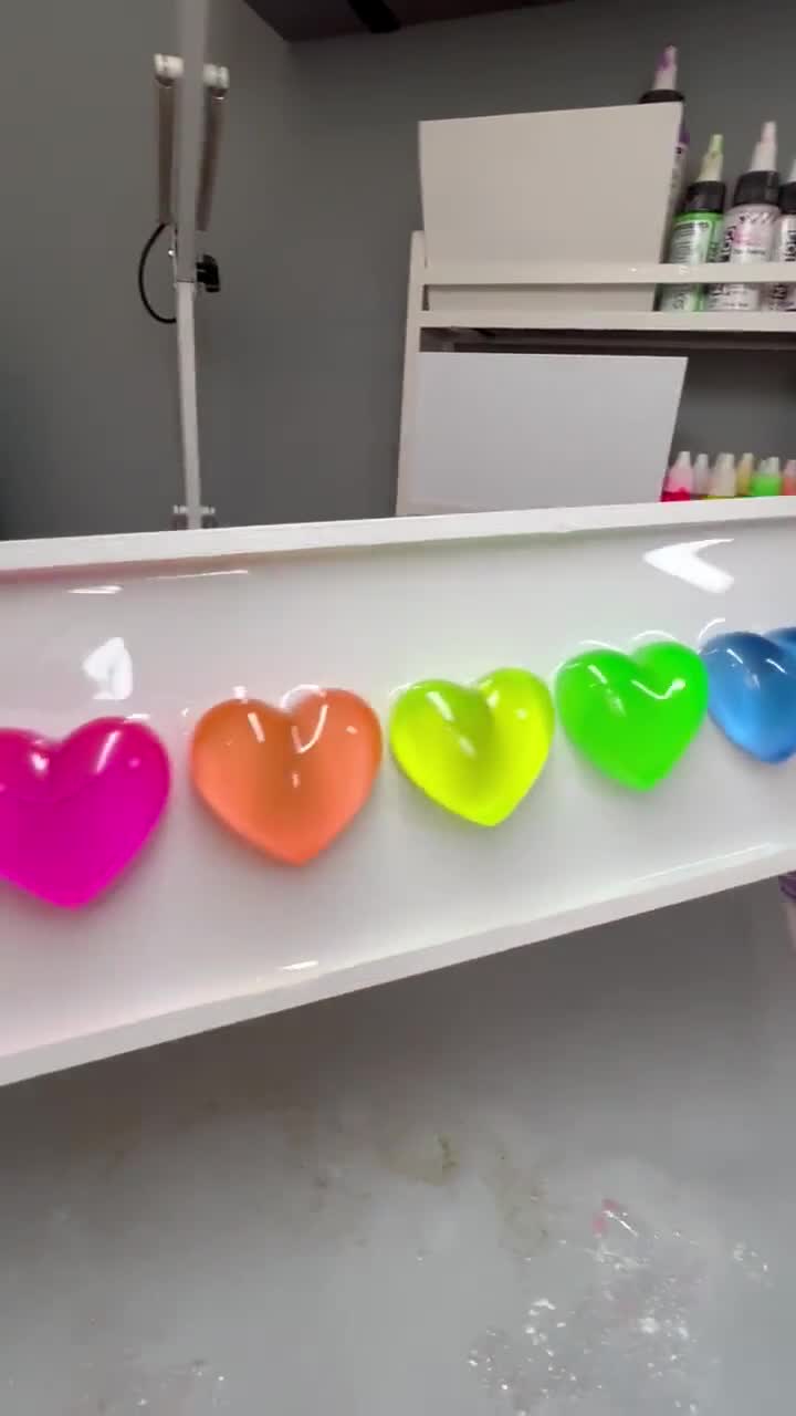 ネオンレインボー樹脂グミハートウォールアート：3Dポップアート