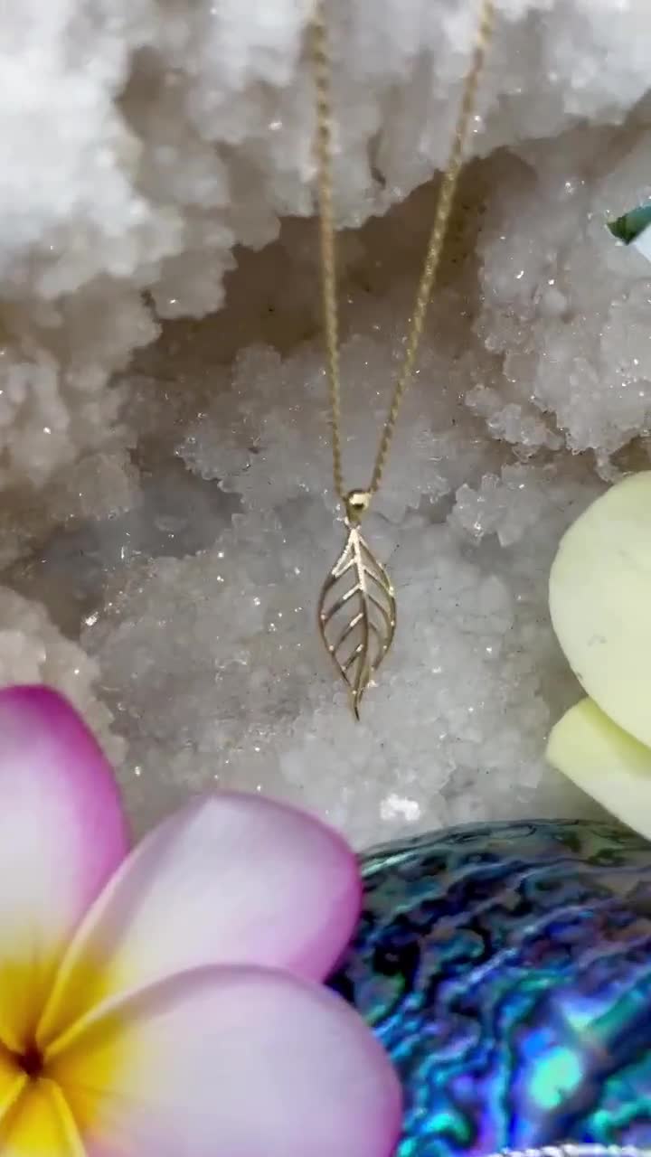 14k Gold Hawaiian Maile Leaf Pendant Necklace - Etsy Canada