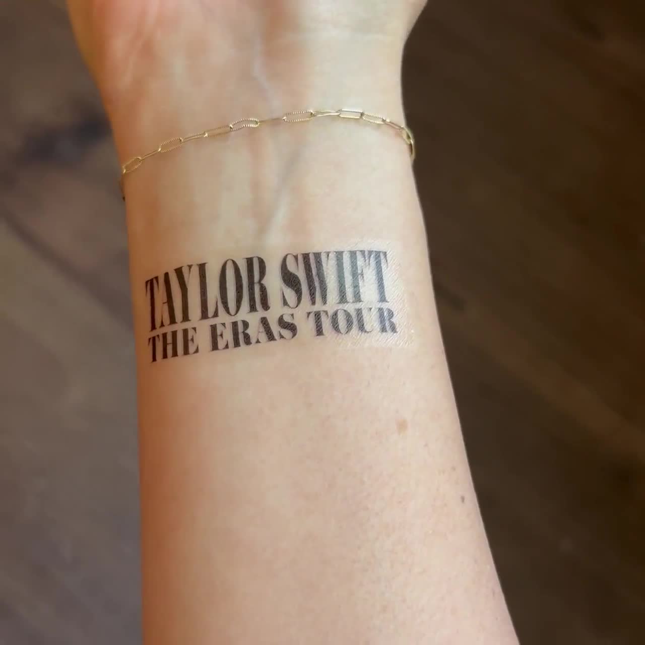 Sudadera Taylor Swift (the Eras Tour)(letras En Dorado)