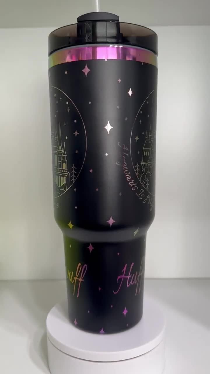 Vaso térmico de acero inoxidable de 40 oz con la frase "Hogwarts es mi hogar" video poster