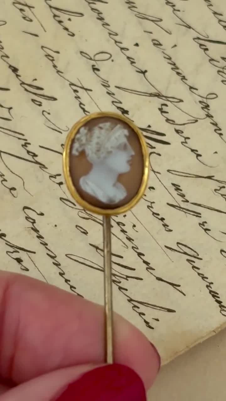 Lot De Broche, Perle Et Deux Diamants. Une épingle De Cravate En Or Une Epig 38930