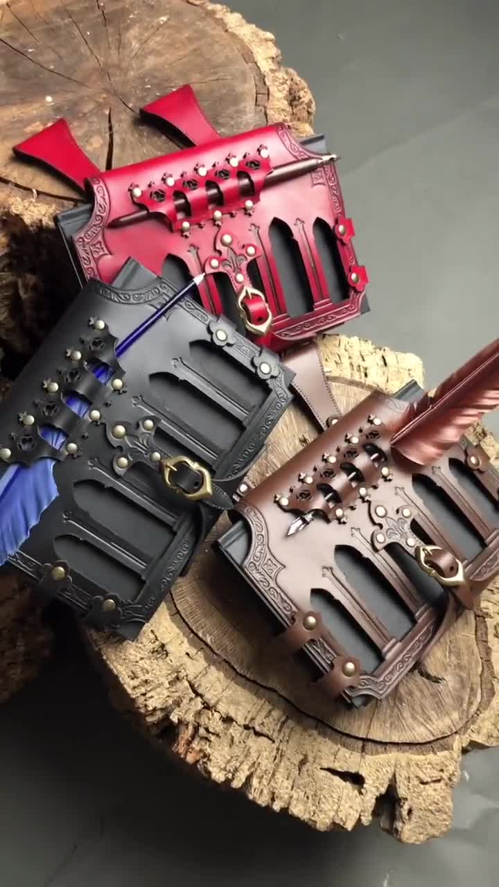 Läderbokhållare för bälte: Renaissance Fair LAIV Spellbook Case video poster