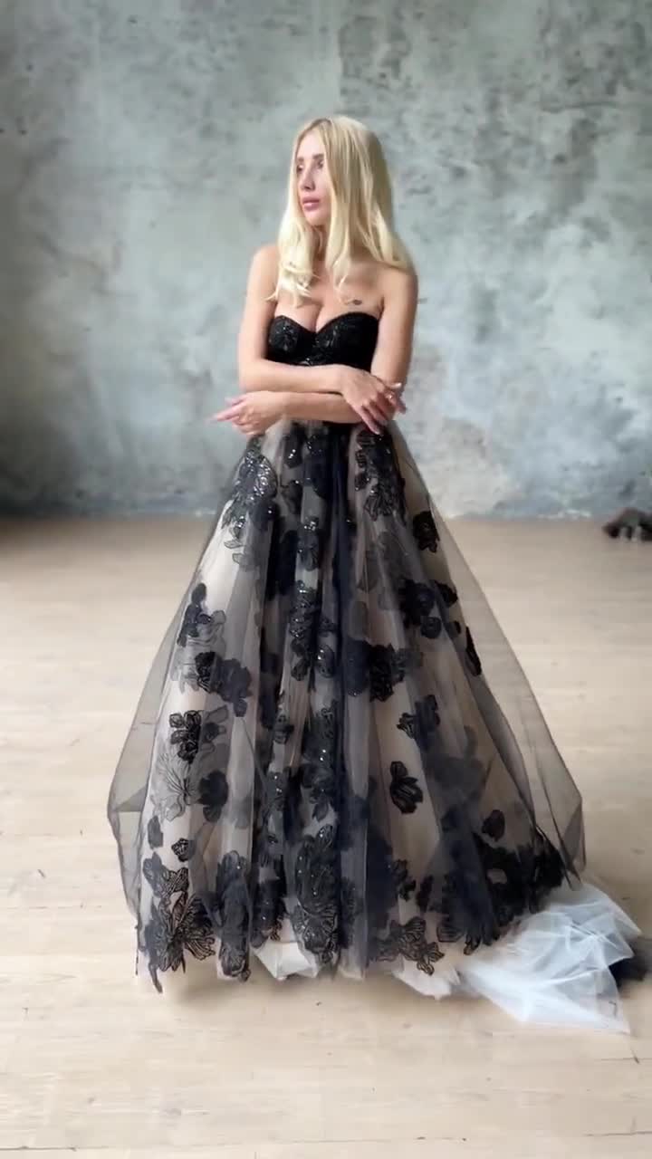 Exquisite Black Wedding Dress With Corset Base and Lace Embroidered  Multi-layered Skirt -  Singapore