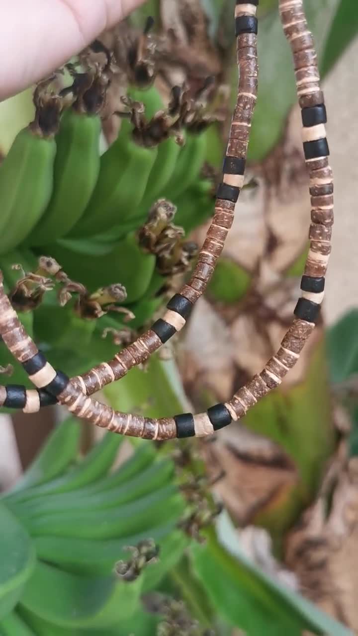 Bohomia Natural Green Stone Choker Necklace For Men With Vintage Brown Wood  Beads And Short Chain Perfect For Beach And Surfer Occasions 2023  Collection From Shemei, $10.05 | DHgate.Com