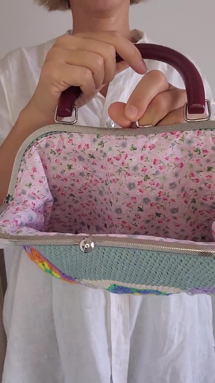 Handmade Crochet Frame Bag with Colorful Granny Squares – Retro Style Kiss Lock Bag video poster