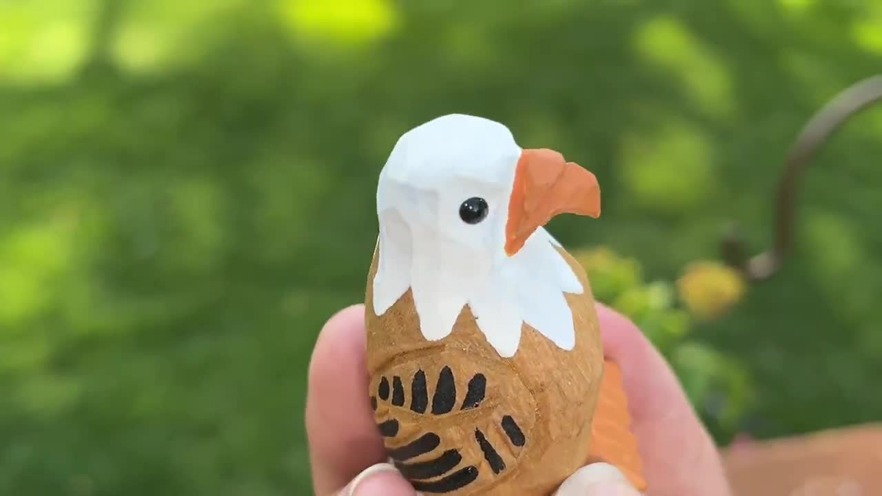 ハクトウワシの木製置物｜手彫りの鳥の素朴な装飾品ギフト - Etsy 日本