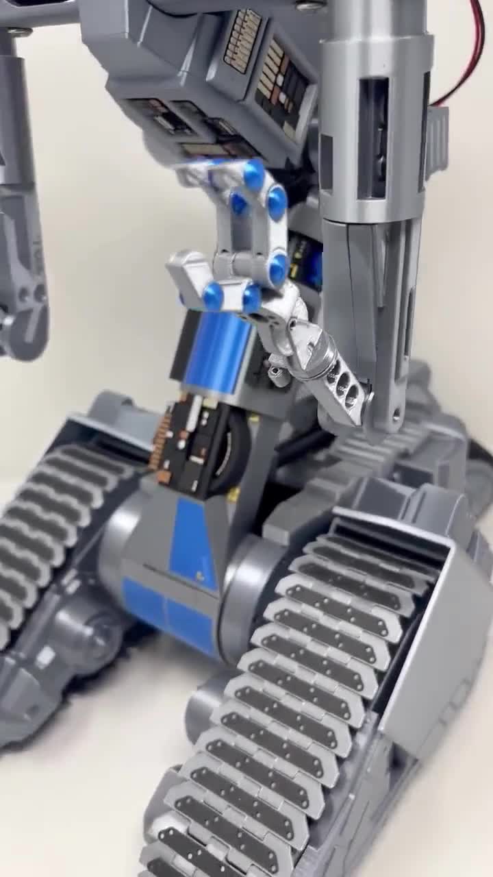 Movie Accurate Model of Johnny 5 From the 80's Film Short