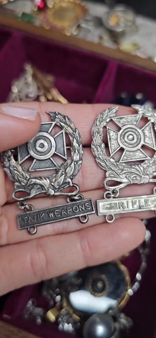 スターリングシルバーの米国軍資格バッジ、ライフルと戦車武器、NS