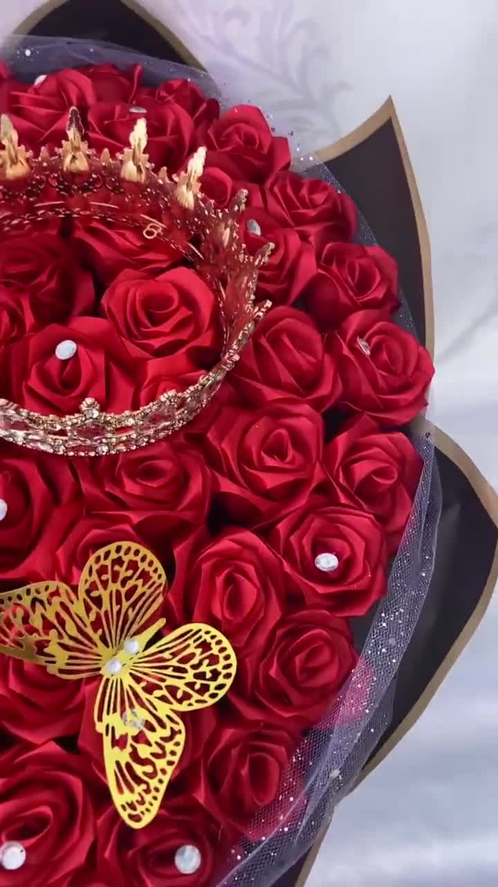 B006 - Personalized 100 Roses Bouquet decorated with a Crown and Gold  Butterflies - Ramo Buchon Personalizado - Love Flowers Miami